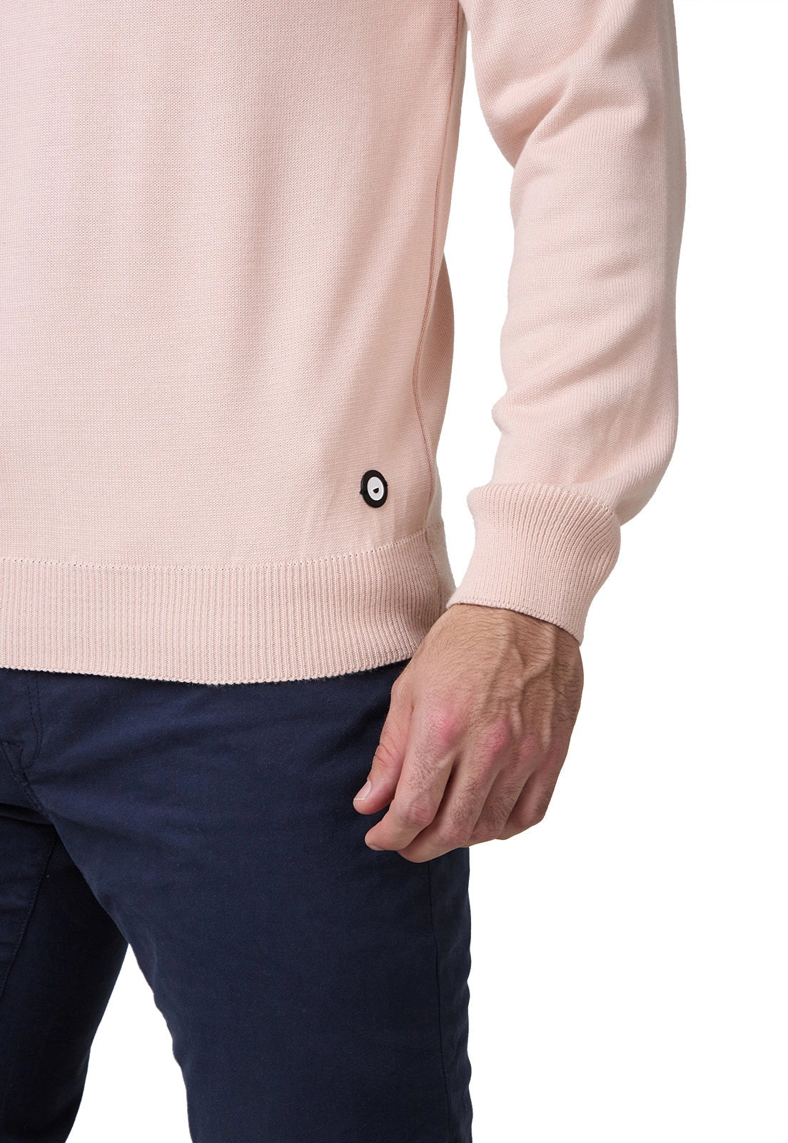 Buzo Robert de Giive: saco en tejido delgado con cuello redondo, diseño espina de pescado y ribete acanalado en puños y parte baja.