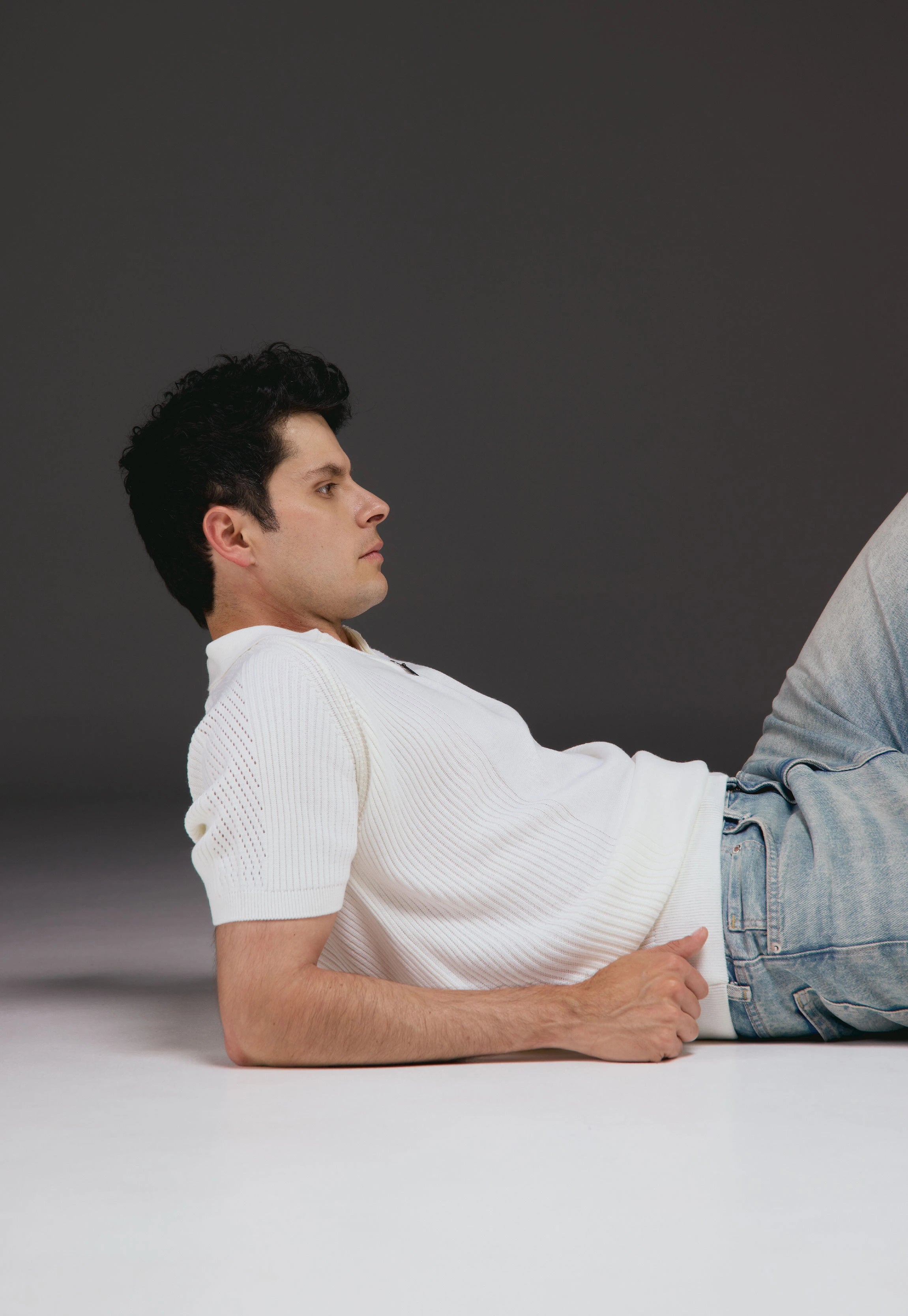 Camiseta Timothee estilo polo de mangas cortas, con cremallera y detalles acanalados para hombre, marca Giive.