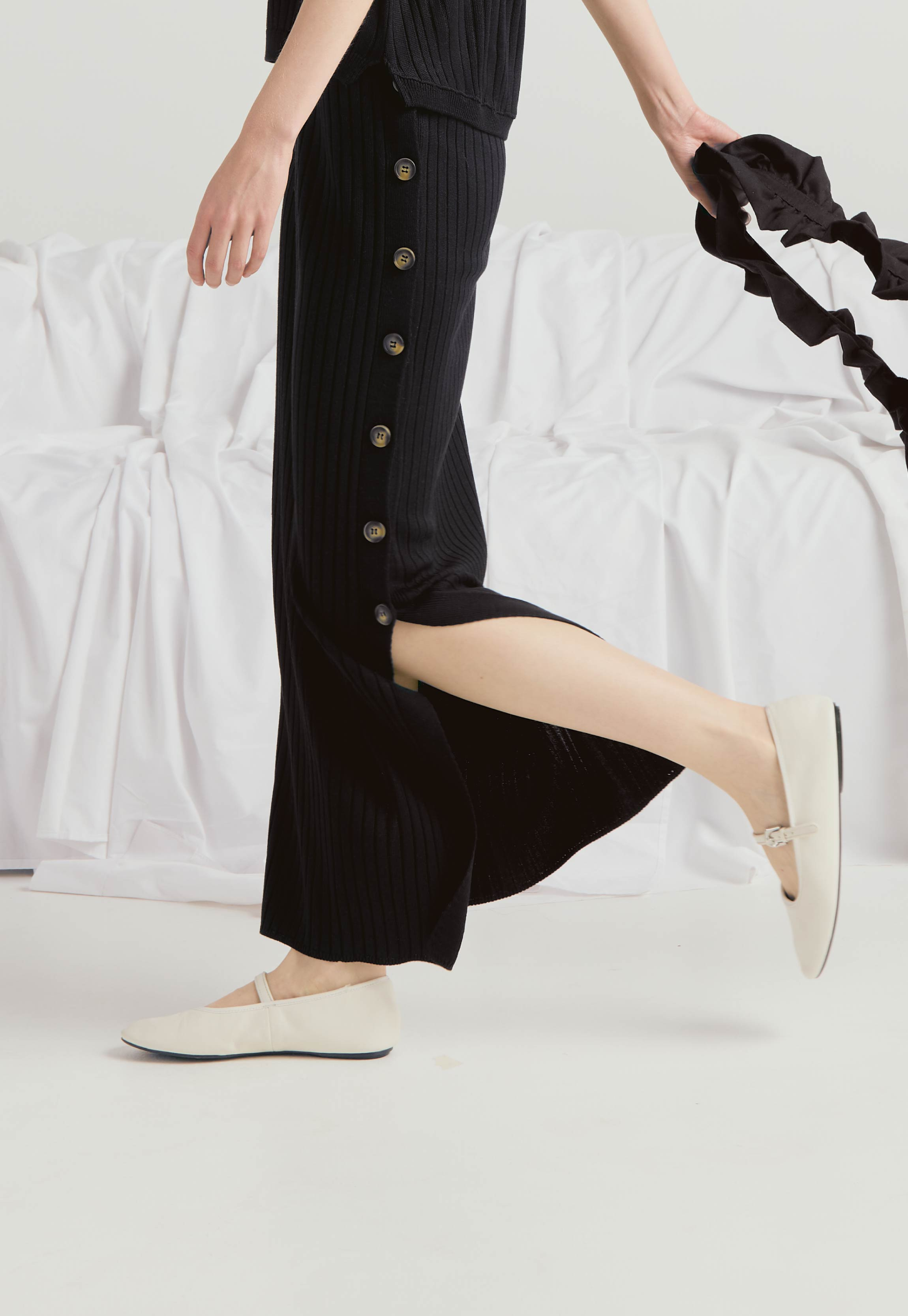 Falda Caroline larga de tejido acanalado, talle alto, con botones laterales, en material de hilo para mujer.
