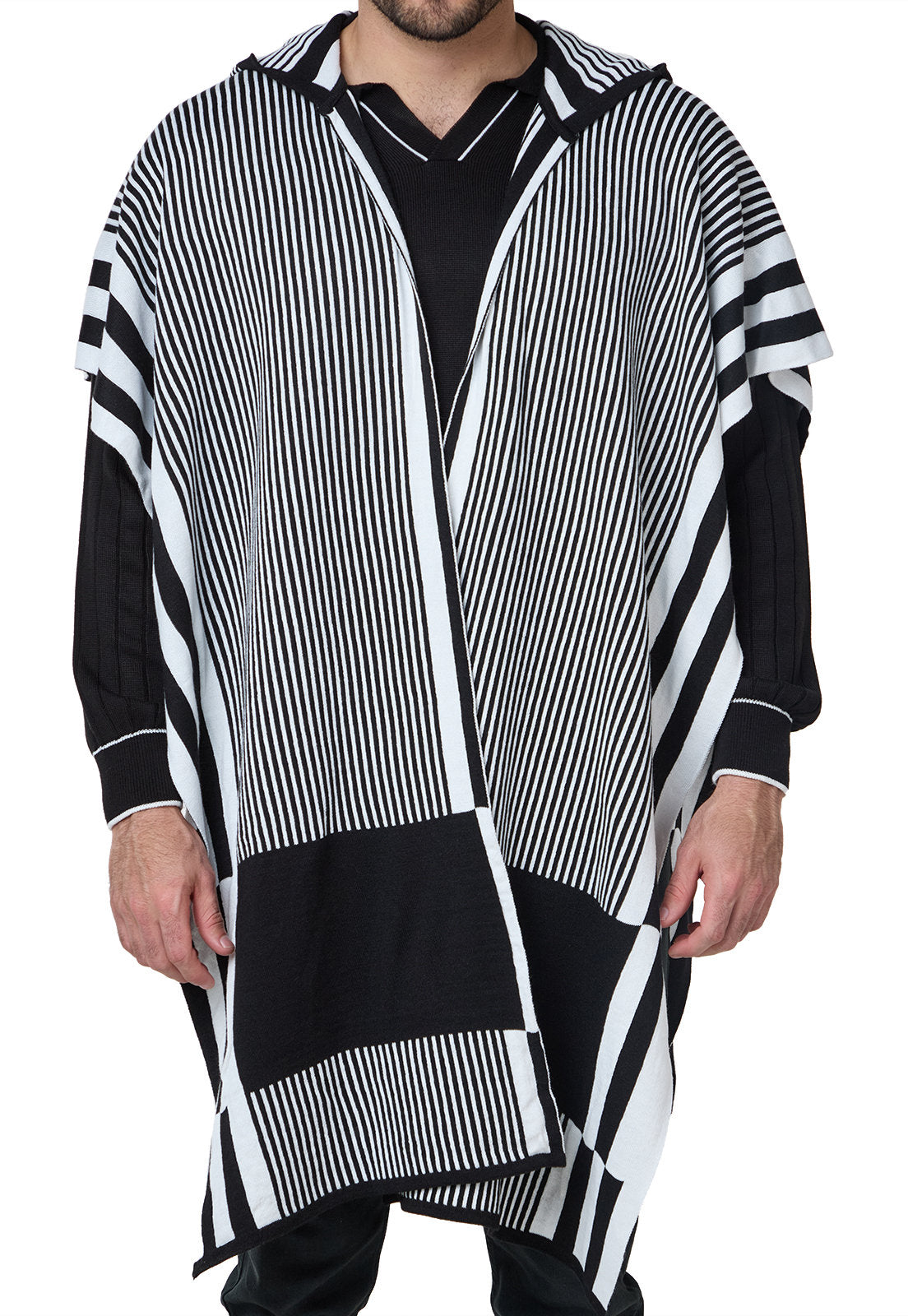 Ruana Taylor unisex en tejido jacquard con capota, diseño de líneas verticales, dos colores, estilo moderno.