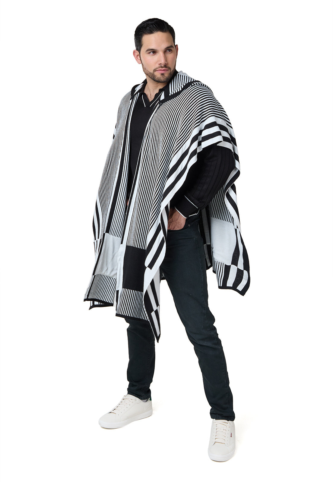 Ruana Taylor unisex en tejido jacquard con capota, diseño de líneas verticales, dos colores, estilo moderno.