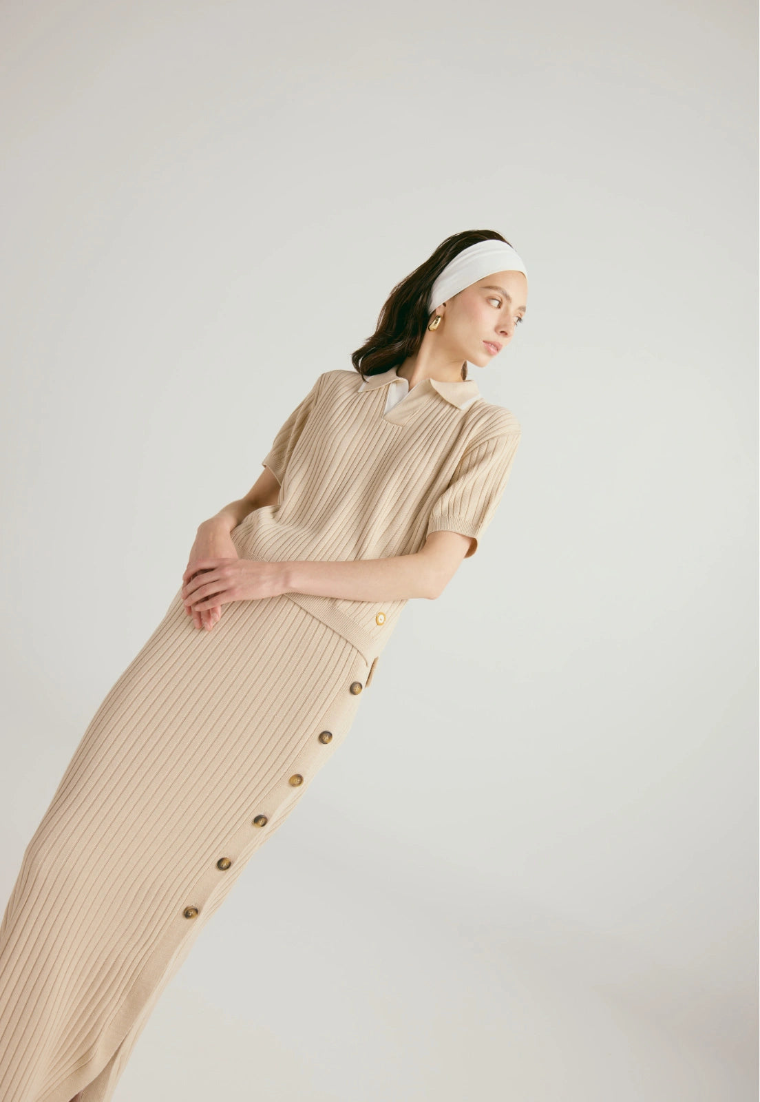 Falda Caroline larga de tejido acanalado, talle alto, con botones laterales, en material de hilo para mujer.