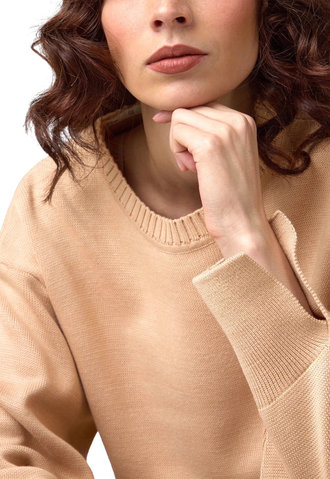Suéter Lauren de Giive, largo con cuello redondo, corte suelto y tejido en hilo suave.