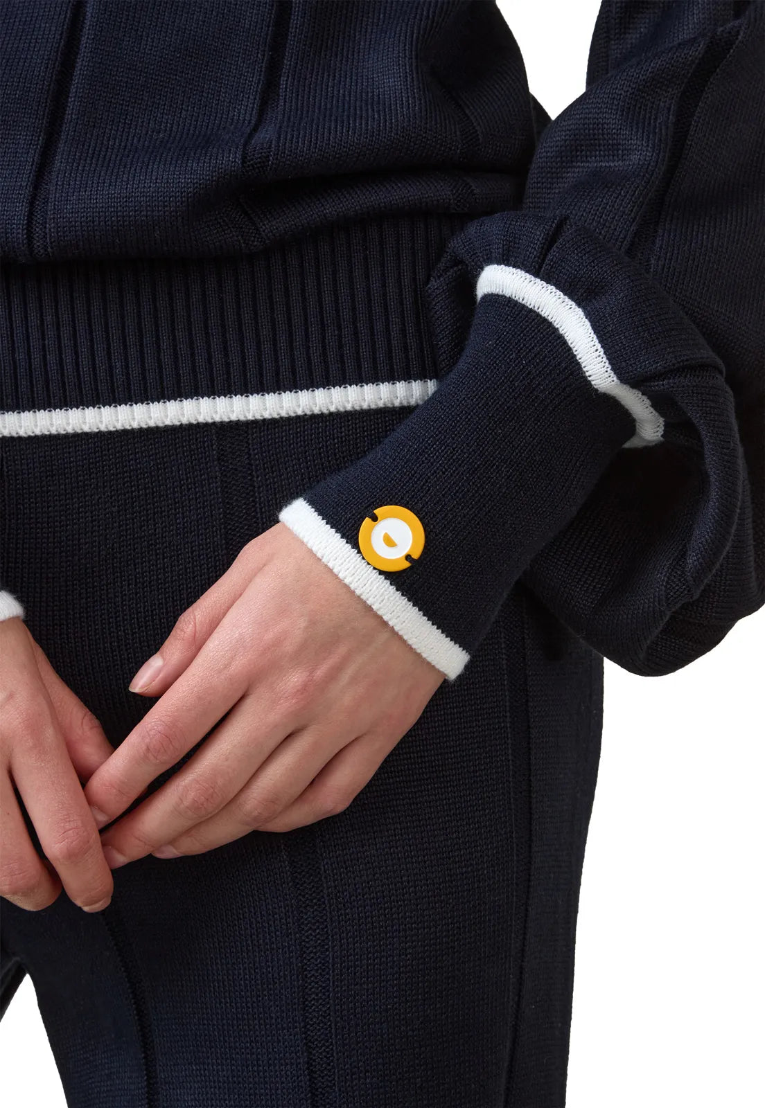 Suéter Tiffany de tejido suave con cuello en V, manga caída y corte suelto para mujer.