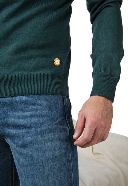 Buzo Robert de Giive: saco en tejido delgado con cuello redondo, diseño espina de pescado y ribete acanalado en puños y parte baja.