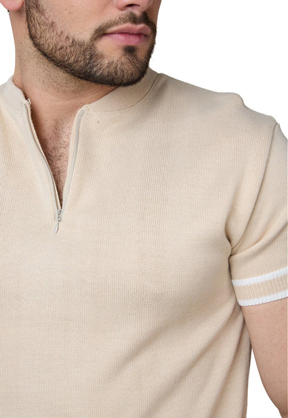 Camiseta masculina manga corta tejido liso, cuello mao con cremallera, corte ajustado, marca Giive.
