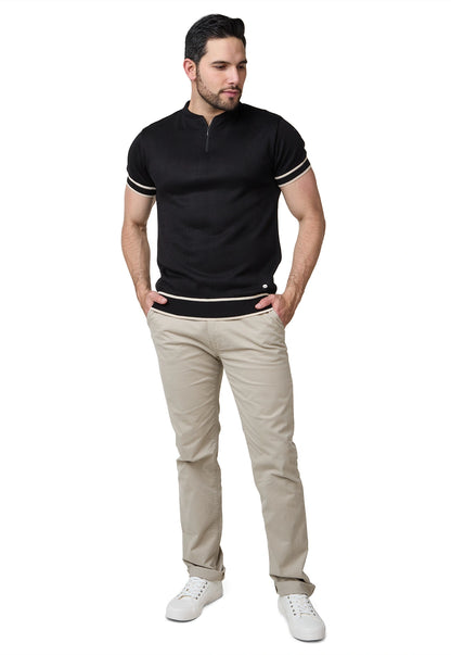 Camiseta masculina manga corta tejido liso, cuello mao con cremallera, corte ajustado, marca Giive.
