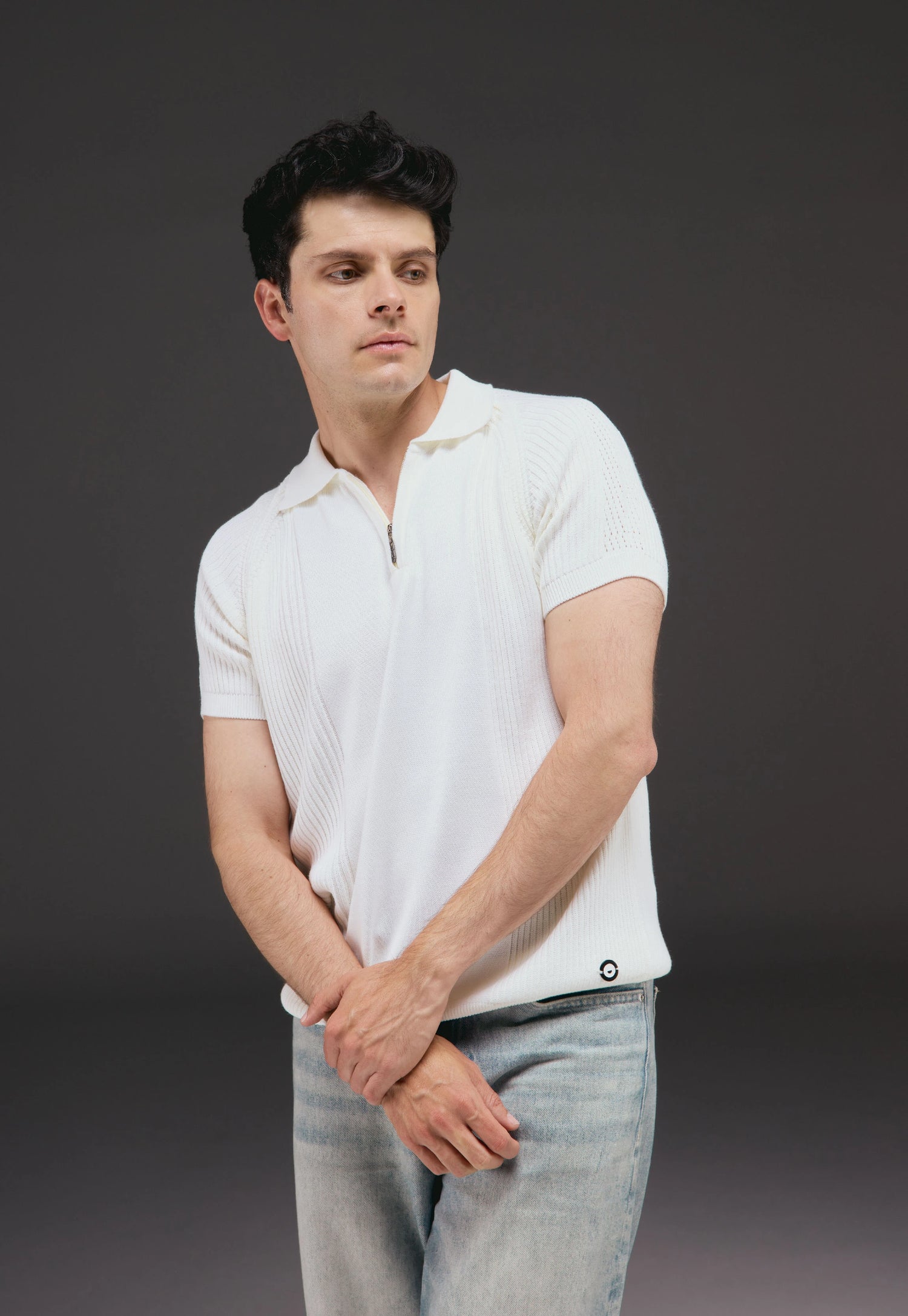 Camiseta Timothee estilo polo de mangas cortas, con cremallera y detalles acanalados para hombre, marca Giive.
