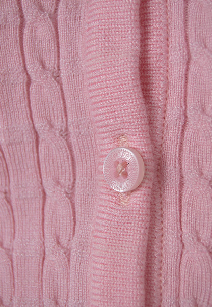 Cardigan Axis Giive tejido con trenzas verticales, cuello redondo, botones frontales y manga larga.