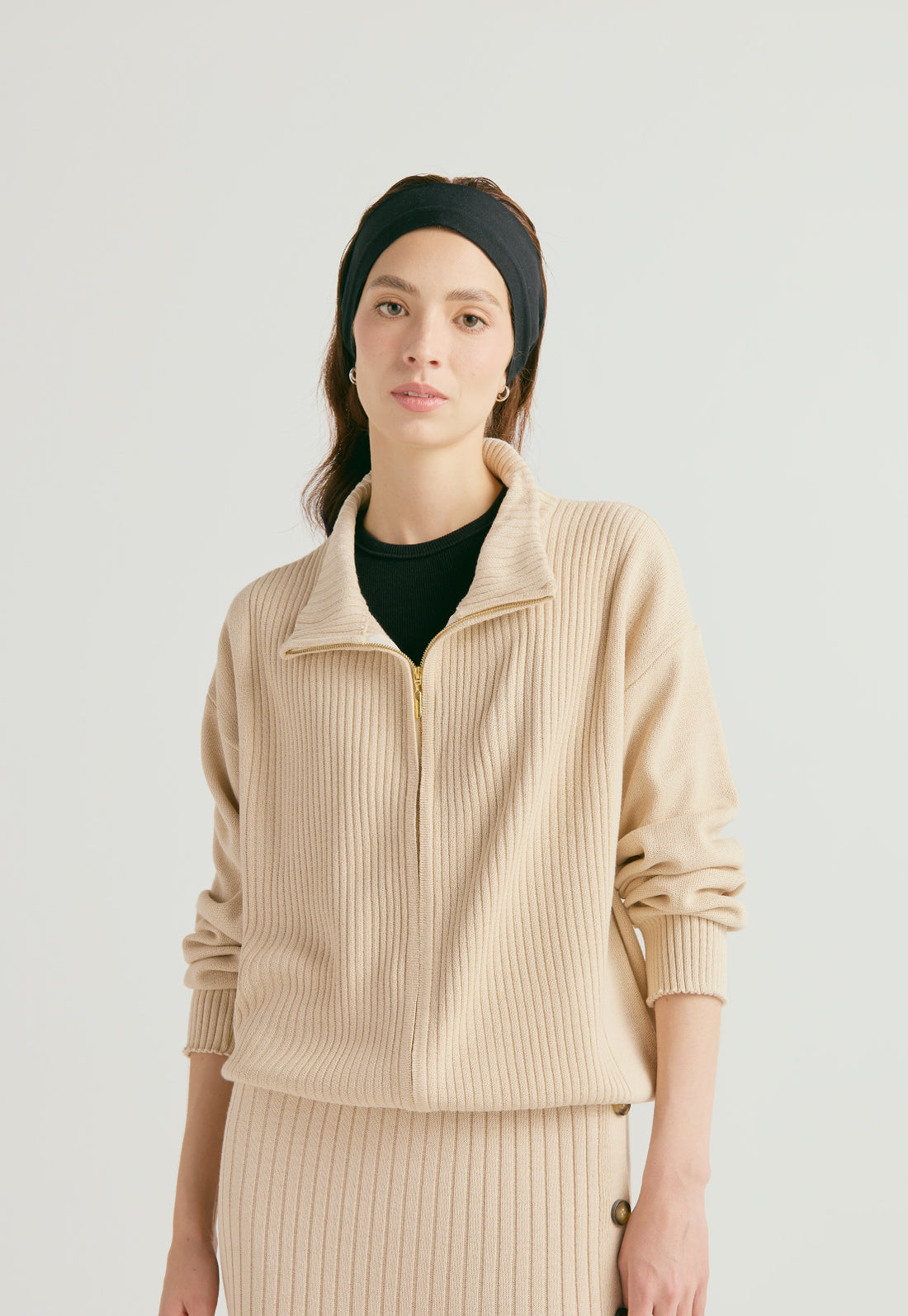 Chaqueta más pantalón, Saco tejido para mujer con cremallera, cuello alto y ribetes acanalados. Pantalón 