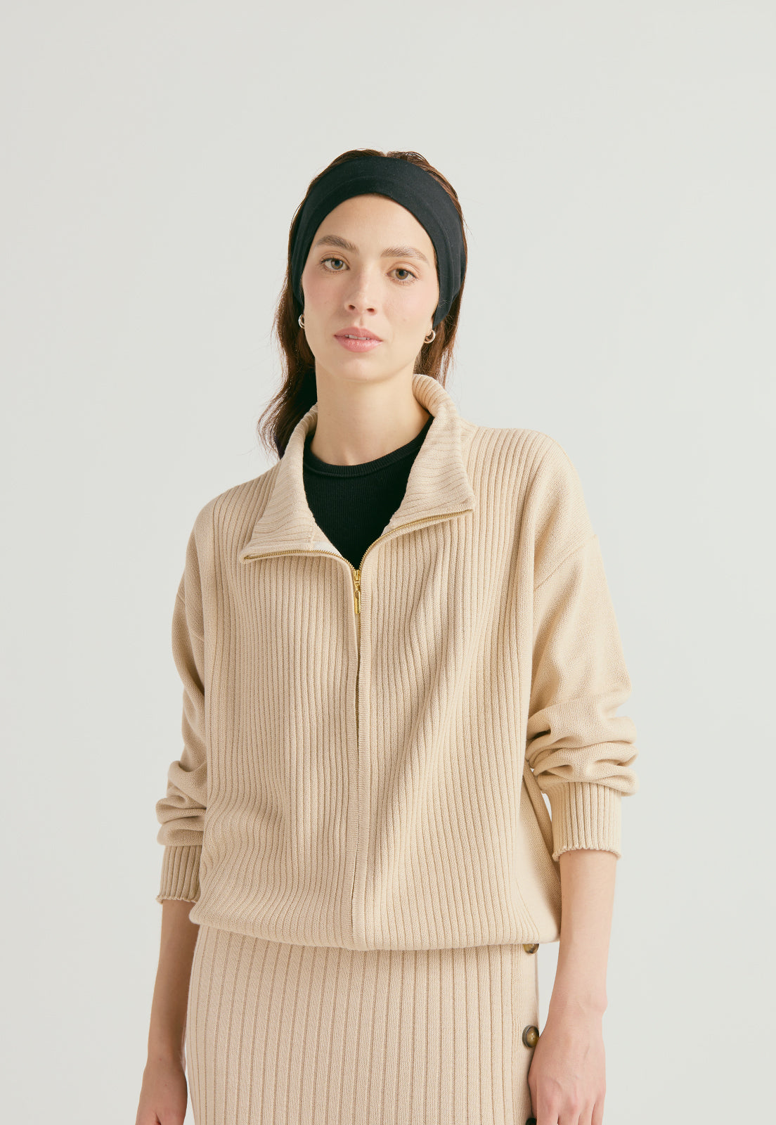 Chaqueta más pantalón, Saco tejido para mujer con cremallera, cuello alto y ribetes acanalados. Pantalón 