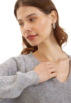 Saco mujer cuello V calado Giive - Diseño juvenil y versátil para cualquier ocasión.