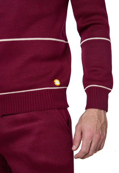 Set Suéter Andrew para hombre en punto grueso acanalado con diseño de líneas horizontales delgadas, cuello redondo y ribetes en puños y bajo. y Pantalón tipo jogger para hombre, tejido en hilo, con bolsillos laterales y cintura elástica ajustable.
